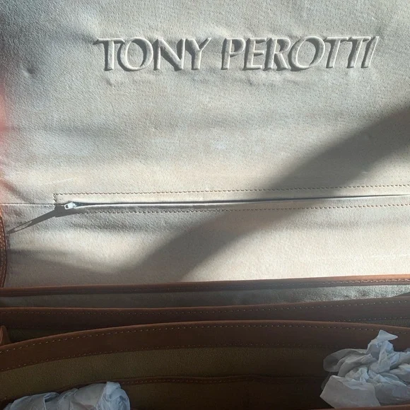 Brown Leather Laptop Bag with Structured Design - Picture 3 of 16